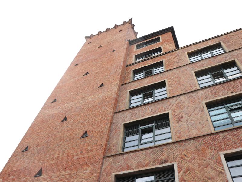 Der Mousonturm in der Waldschmidtstraße