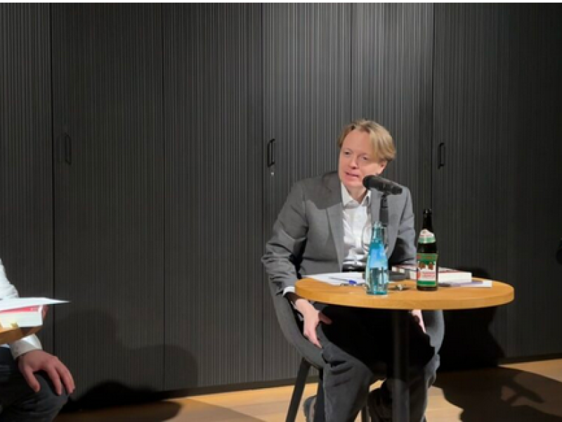 Glenn Bech mit Justus Carl und Yannick Sturm.