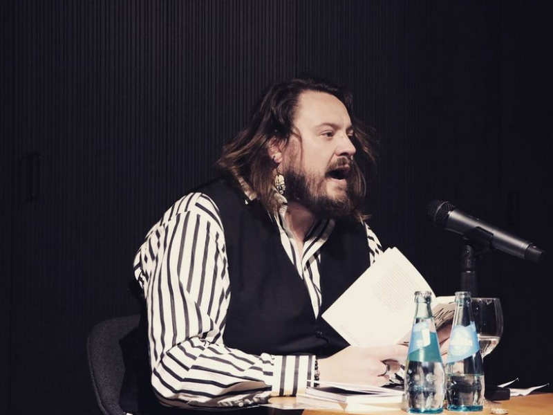 Martin Piekar liest.