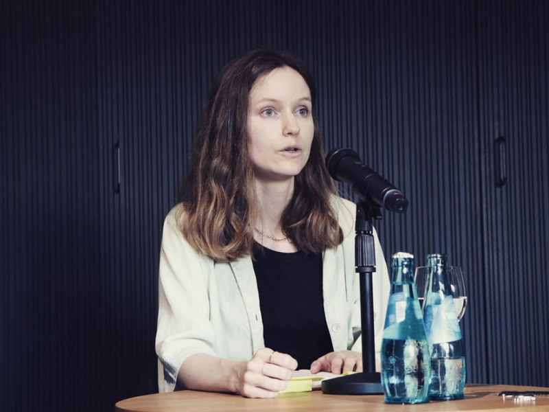 Theresa Pleitner im Literaturforum.