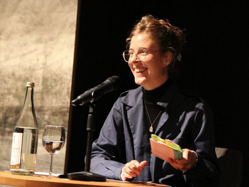 Noemi Somalvico auf der Bühne.