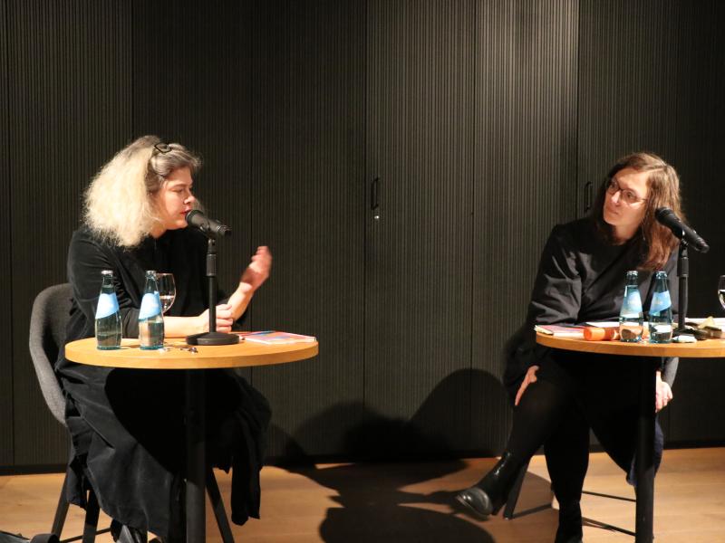 Daniela Seel und Beate Tröger im Literaturforum