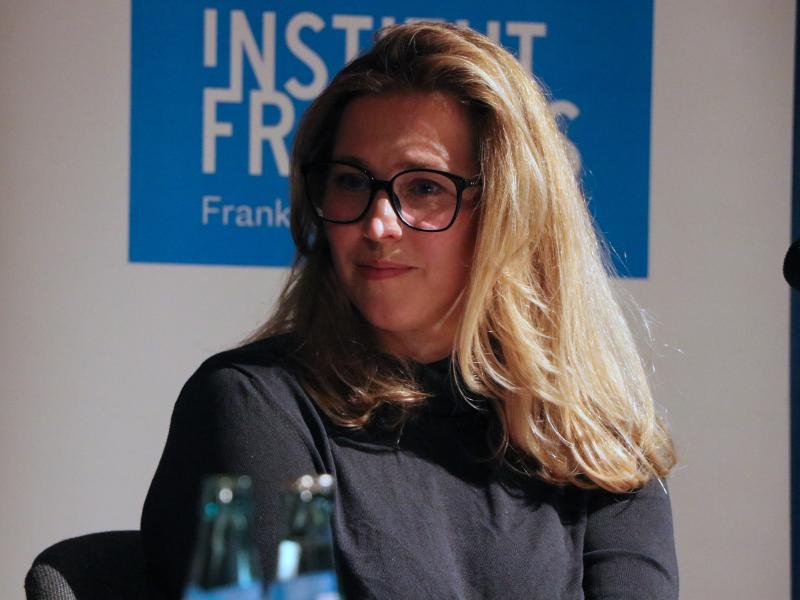 Viola Pobitschka las die deutsche Übersetzung