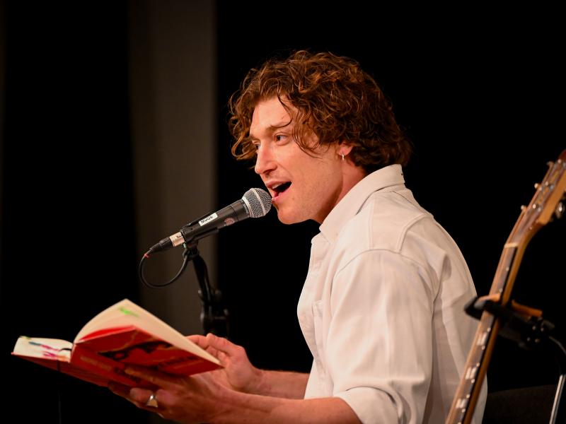 Daniel Donskoy liest in der Jüdischen Gemeinde