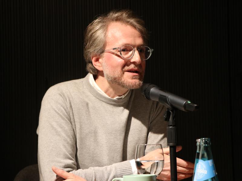 Jan Wilm stellt im Literaturforum seinen Essay »Bärtierchen« vor