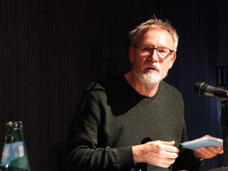 Moderator Hans-Jürgen Balmes im Gespräch mit Jan Wilm und Sophia Klink