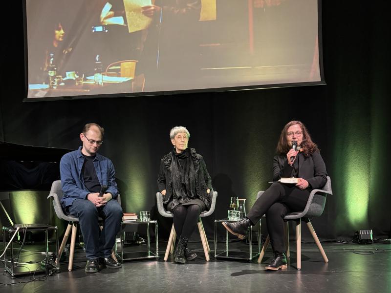 Daniel Jurjew und Olga Martynova mit Moderatorin Beate Tröger