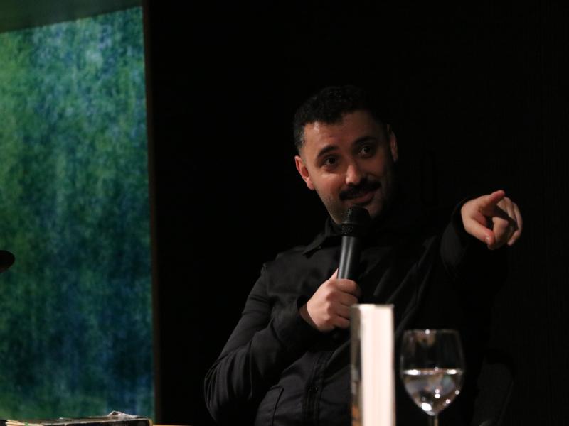 Fikri Anıl Altıntaş im Hessischen Literaturforum