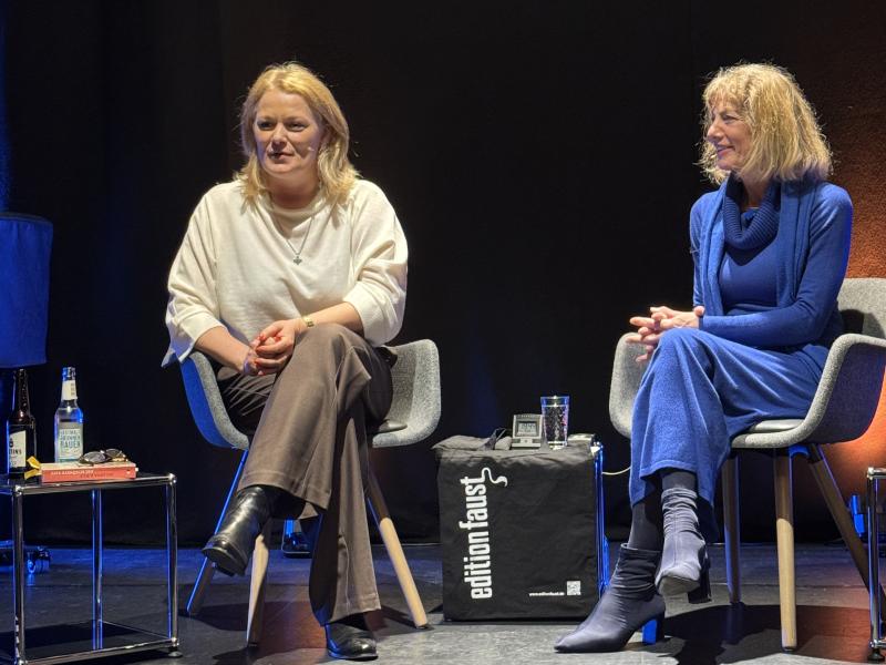 Ricarda Junge und Marcella Kessel in der Romanfabrik