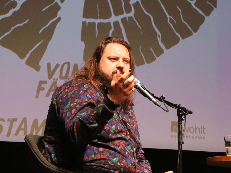 Martin Piekar im Theatersaal des Mousonturms