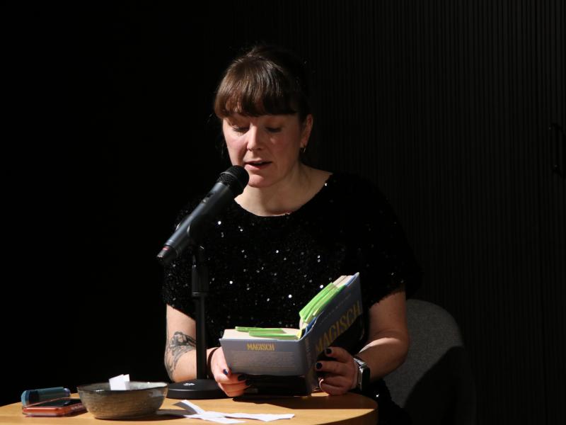 Annika Büsing liest aus "Magisch"